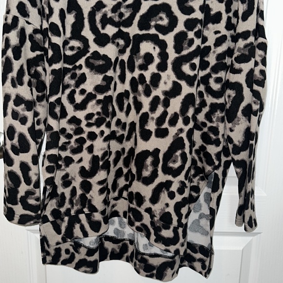 Amaryllis Cheetah High Low Sweater - Picture 2 of 3